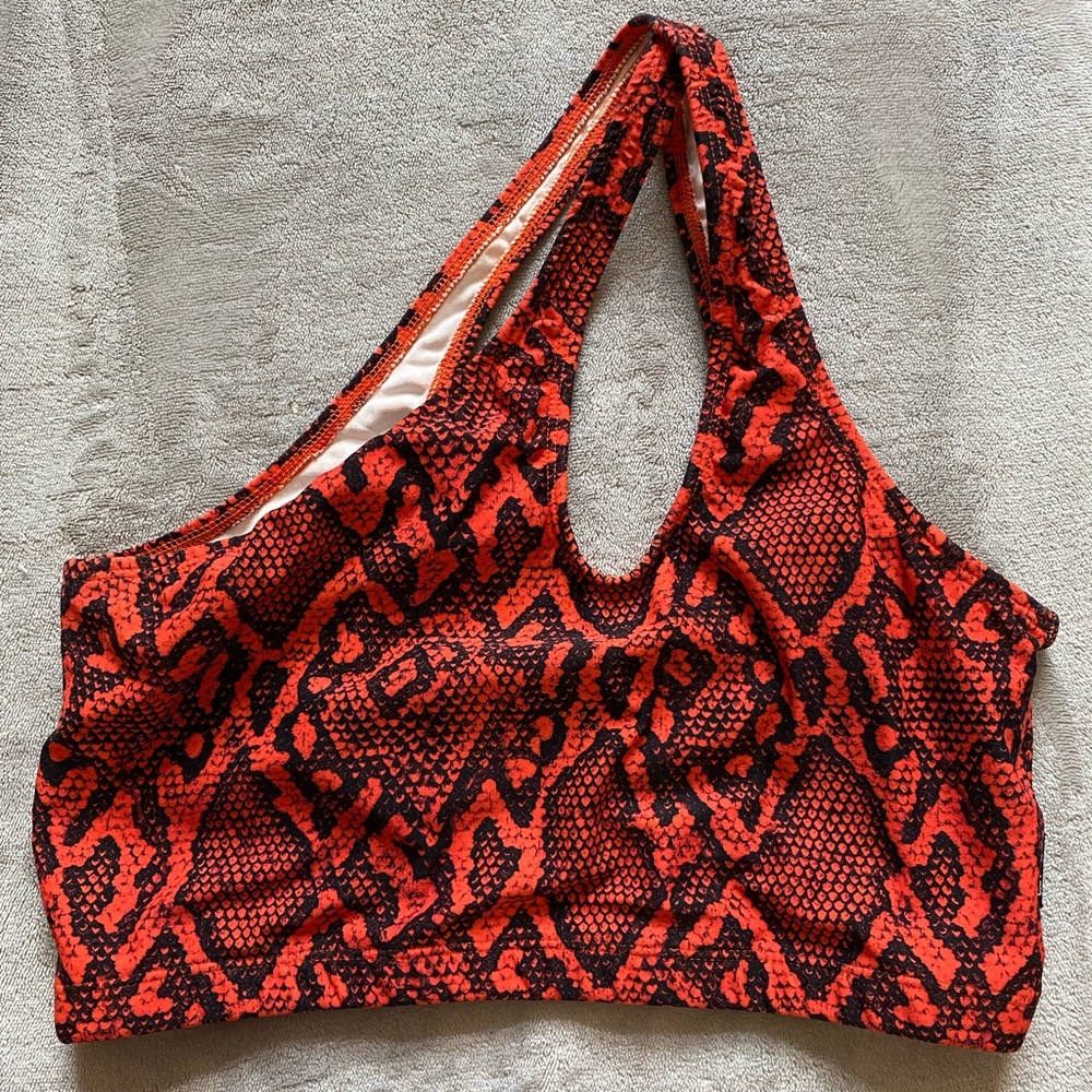 LiCi Fit Venom one should bra size M/L